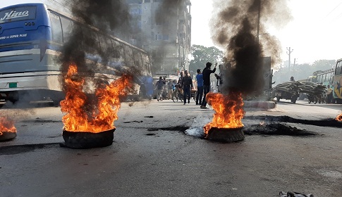 শাজাহান খানের বিরুদ্ধে মানহানি মামলা, মাদারীপুরে মানববন্ধন-বিক্ষোভ