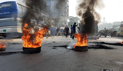 শাজাহান খানের বিরুদ্ধে মানহানি মামলা, মাদারীপুরে মানববন্ধন-বিক্ষোভ 