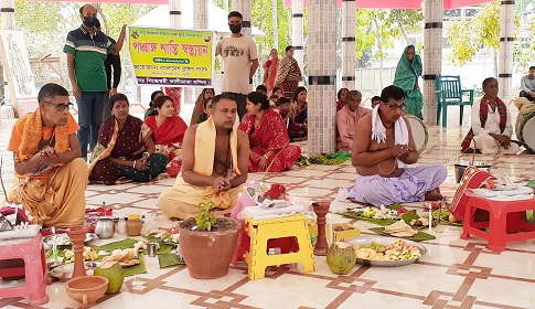 করোনা মুক্তির জন্য নড়াইলে ‘পঞ্চাঙ্গ শান্তি স্বস্ত্যয়ন’