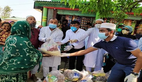 কালিয়াকৈর পৌরসভার বিভিন্ন এলাকায় ত্রানসামগ্রী বিতরণ