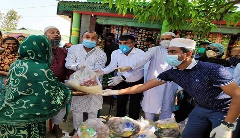 কালিয়াকৈর পৌরসভার বিভিন্ন এলাকায় ত্রানসামগ্রী বিতরণ