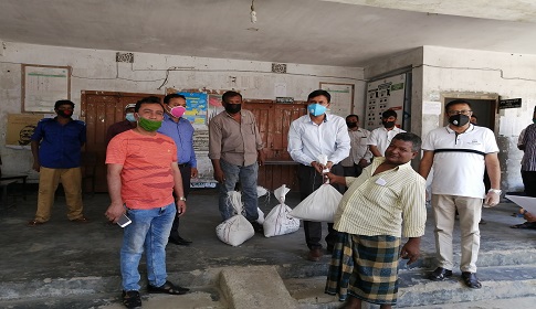 নাগরপুরে সাংসদ টিটুর উদ্যোগে কর্মহীনদের মাঝে খাদ্য সামগ্রী বিতরণ