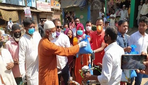 নিম্ন আয়ের মানুষের পাশে এমপি অসীম কুমার উকিল ও কল্যাণী ফাউন্ডেশন