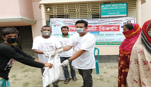 নাগরপুরে নিম্ন আয়ের মানুষের পাশে যুবলীগ নেতা পিন্টু ও শাহিনুর