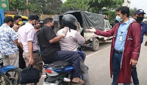 ঘর থেকে বের হলেই জরিমানা গুনতে হচ্ছে