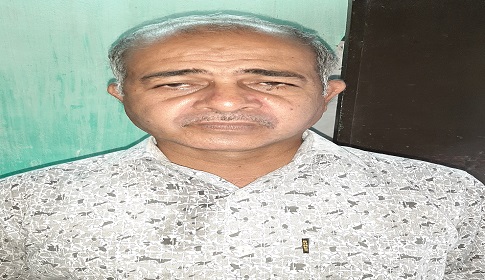 কুঁজো দাঁড়াইতে চায়, বসিতে চায়, শুইতেও চায়
