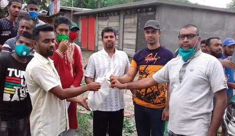 নড়াইলে ৩০০ দরিদ্র পরিবারের মাঝে ঈদ উপহার সামগ্রী বিতরণ