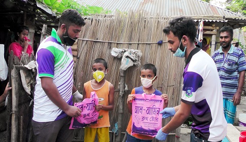 নড়াইলে ১০০ শিশুর মুখে হাসি ফুটালো বিশ্ববিদ্যালয় শিক্ষার্থী সতেজ