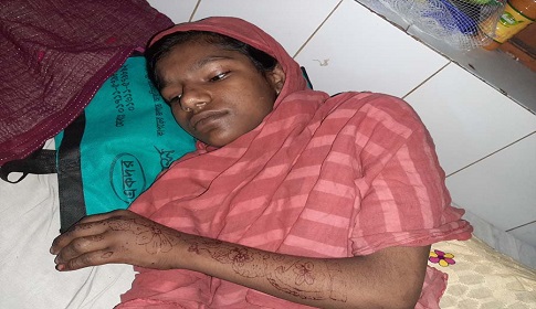 দরজা খুলতে দেরী হওয়ায় শিশু গৃহপরিচারিকার হাতের আঙুল ভেঙে দিয়েছে গৃহকর্তার ছেলে ও পুত্রবধূ
