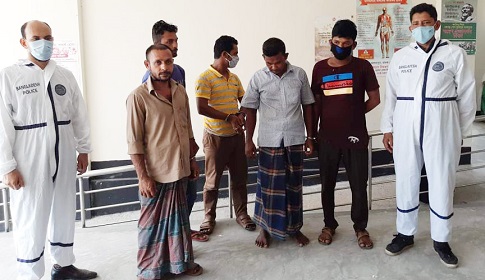আগৈলঝাড়ায় পৃথক জুয়ার আসর থেকে পাঁচ জুয়ারী গ্রেফতার