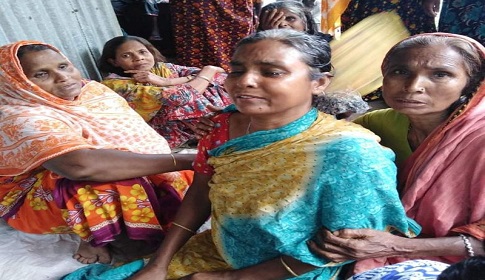চাটমোহরের নিহত ৩ শ্রমিকের বাড়িতে শোকের মাতম