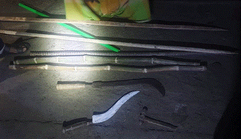 নড়াইলে দেশীয় অস্ত্র উদ্ধার, আটক ২