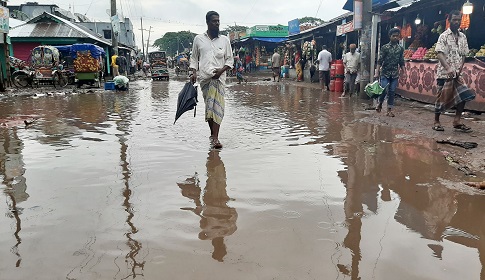 মদন পৌরসভার রাস্তা মিনি পুকুরে পরিণত