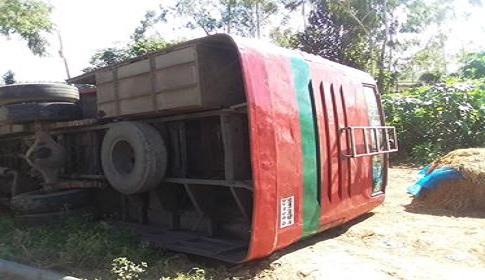 বীরগঞ্জে ধাক্কায় অটো ভ্যানের ৫ যাত্রী নিহত