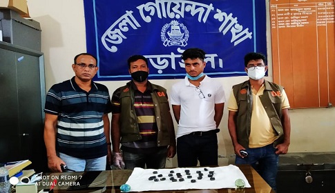 পেটের ভেতর ইয়াবাসহ মাদক পাচারকারী আটক