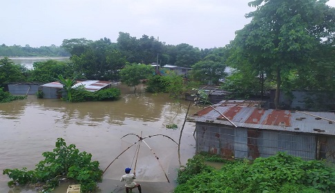 বিপদসীমার উপরে আত্রাই নদীর পানি, পানিবন্দী দেড় হাজার পরিবার
