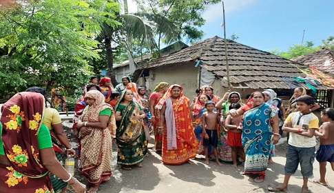 সাতক্ষীরায় ওসির বিরুদ্ধে শালিসের নামে নির্যাতিতদের পক্ষের মামলা না নিয়ে কালক্ষেপনের অভিযোগ
