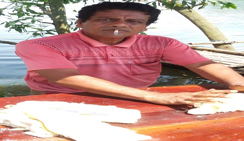 কালিয়াকৈরের হোটেলগুলোতে মানা হচ্ছে না কোন রকম স্বাস্থ্যবিধী, নেই সামাজিক দূরত্বের বালাই!