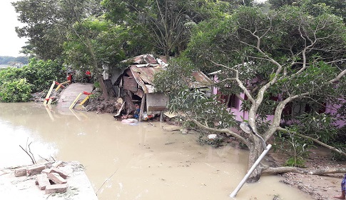 আড়িয়াল খাঁ নদের ৪০ মিটার বিলীন, হুমকির মুখে মাদারীপুর শহর