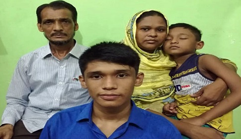 গুলিবিদ্ধ ছেলেকে দেখতে যুক্তরাষ্ট্রে ছুটে এলেন মা-বাবা!
