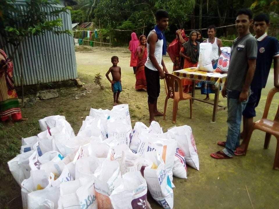 জামালপুরে JU Solidarity এবং ইচ্ছা'র উদ্যোগে ত্রাণ বিতরণ