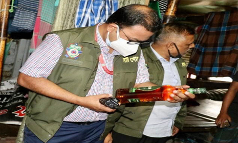 এরামে অভিযান চালিয়ে কোটি টাকার অবৈধ মদ জব্দ