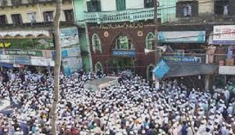 হাটহাজারী মাদরাসায় আল্লামা শফীর মরদেহ