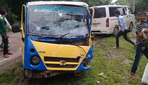 মৌলভীবাজারে পর্যটকবাহী হাইয়েছ-পিকআপ সংঘর্ষে চালকসহ আহত ৪