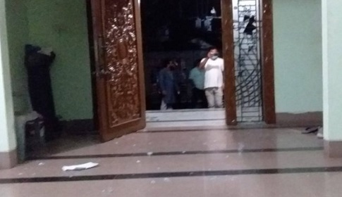 নোয়াখালীতে ফখরুলের বাসভবনে তার সমর্থকদের ভাংচুরের অভিযোগ
