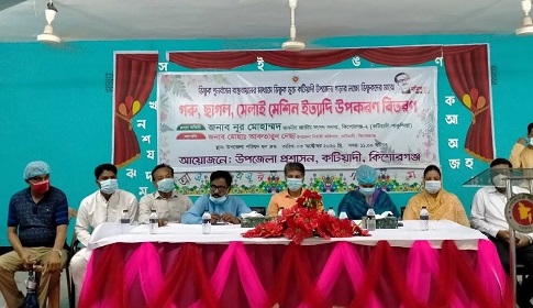কটিয়াদীতে পুণর্বাসনের আওতায় এলো ভিক্ষুকরা