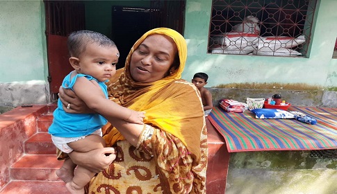 মা-বাবা ভাই-বোনকে হারিয়ে আরেক মায়ের কোলে শিশু মারিয়া