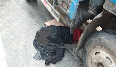 কটিয়াদীতে ট্রাকের চাপায় দু’জনের মৃত্যু