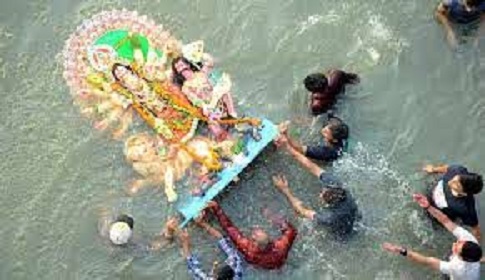বিসর্জনের মধ্য দিয়ে শেষ হল দুর্গাপূজা
