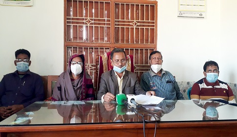 রাণীনগরে প্রকাশিত সংবাদের প্রতিবাদে ইউপি চেয়ারম্যানের সংবাদ সম্মেলন
