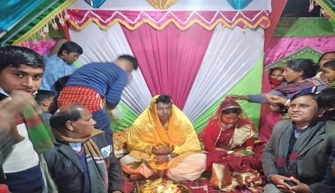 ছেলের বাড়ীতে ৭০ দিন অবস্থানের পর অবশেষে বিয়ের পিড়িতে সেই দুলালী