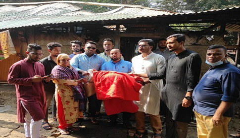 অগ্নিকান্ডে ক্ষতিগ্রস্ত পরিবারের পাশে সীতাকুণ্ড উপজেলা ছাত্রলীগ!