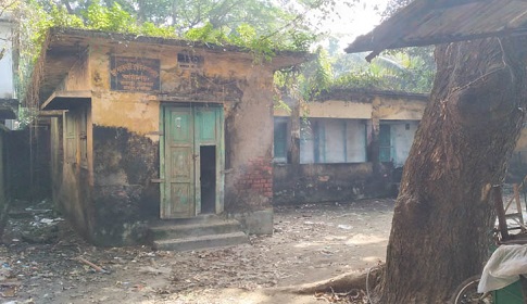 রায়পুরে সরকারি ভবনসহ ১৫ স্থানে মাদকের আড্ডা