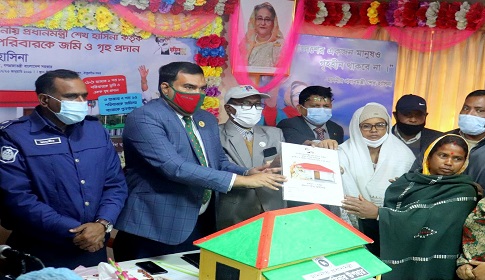 ঠাকুরগাঁওয়ে ভূমিহীন ও গৃহহীনদের মাঝে জমি গৃহ হস্তান্তর