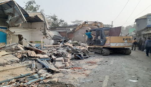 সালথায় অবৈধ স্থাপনা উচ্ছেদ অভিযান