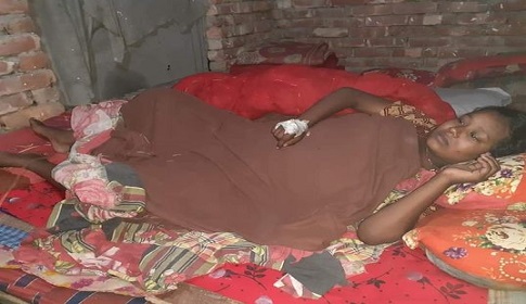 নবজাতকের প্রাণ বিপন্ন, মৃত্যুর সাথে লড়ছে মা