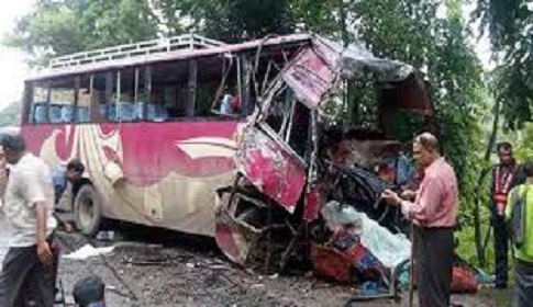 ‘সময়’ বেঁধে দেয়ায় খুলনা-কুষ্টিয়া মহাসড়কে বাড়ছে দুর্ঘটনা