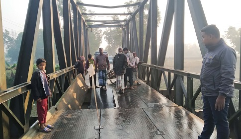 কমলগঞ্জে বেইলি ব্রিজের পাটাতন খুলে যানচলাচল বন্ধ
