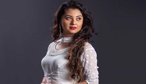 চিত্রনায়িকা বুবলীকে গাড়িচাপায় হত্যাচেষ্টা !