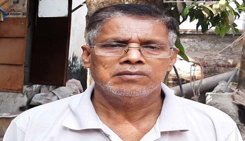 গ্রেপ্তার হওয়া আসামির স্বজনদের ভয়ে পালিয়ে বেড়াচ্ছেন সাতক্ষীরার রুপ কুমার দাস