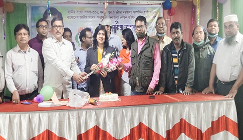 দিনাজপুরে লেখক পরিষদের সভাপতি জুঁই এমপির জন্মদিন পালন