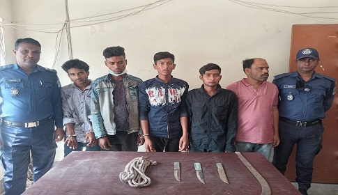 দৌলতদিয়া মহাসড়কে ডাকাতির প্রস্ততিকালে আটক ৫