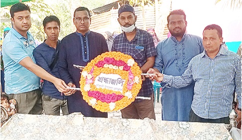 ফুলেল শ্রদ্ধায় সাংবাদিক সেন্টুকে চিরবিদায়