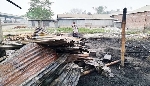 বালিয়াকান্দিতে অগ্নিকাণ্ডে ৩ দোকান ভস্মিভূত