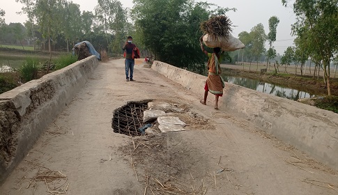 ভাঙা কালভার্ট যেন মরণ ফাঁদ