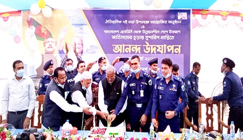 ঐতিহাসিক ৭ই মার্চ ও উন্নয়নশীল দেশে উত্তরণে ঈশ্বরদী পুলিশের আনন্দ উদযাপন